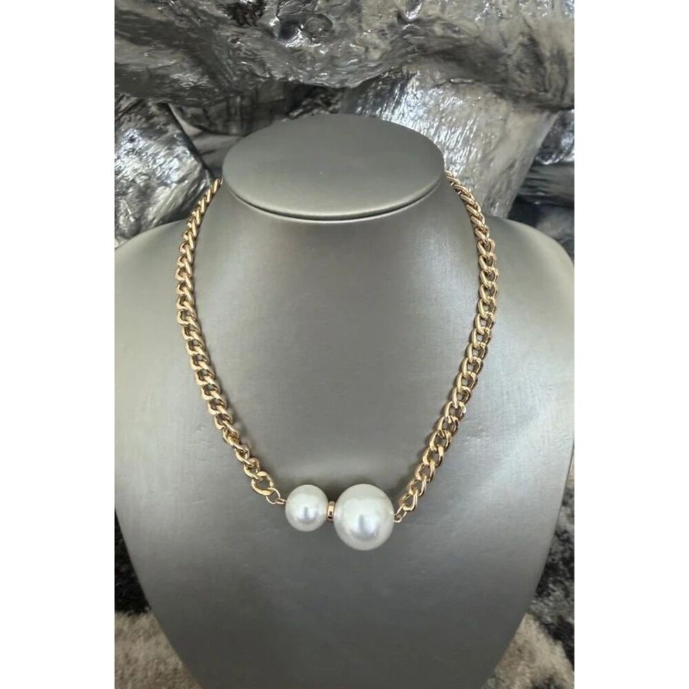 NEW Beautiful Faux Pearl Decor Necklace